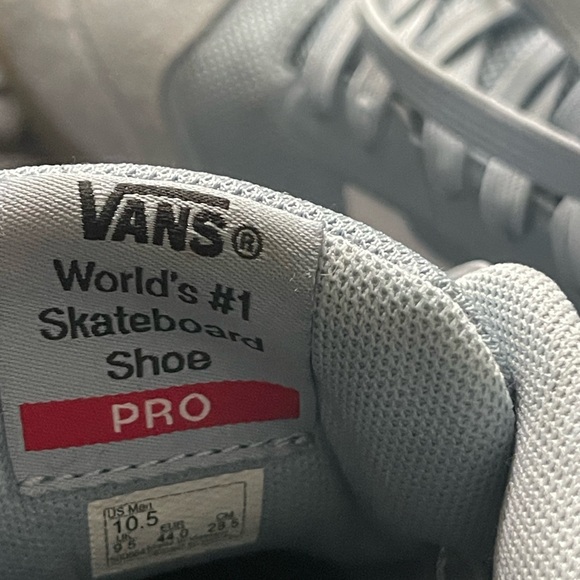 Size 10.5, rarely worn, sitting in the closet collecting dust - Picture 1 of 3